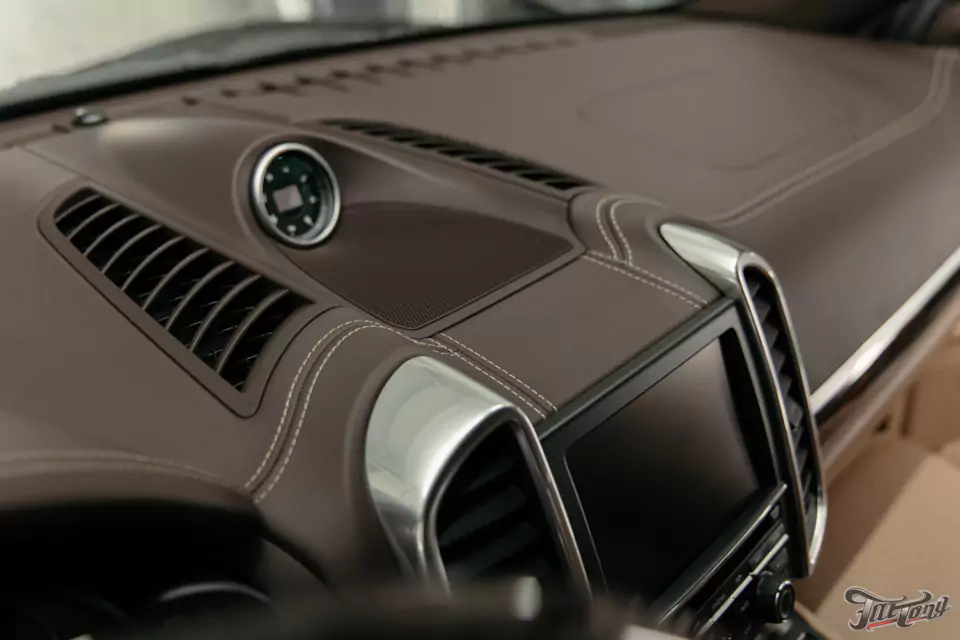 Комплексная химчистка салона и обработка кожи керамикой для Porsche Cayenne